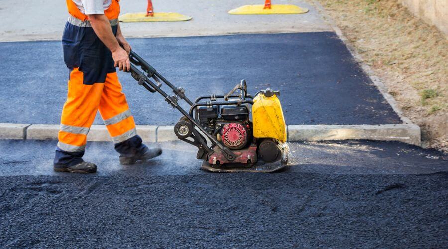 Professional gutter cleaning in Bloomingdale, GA